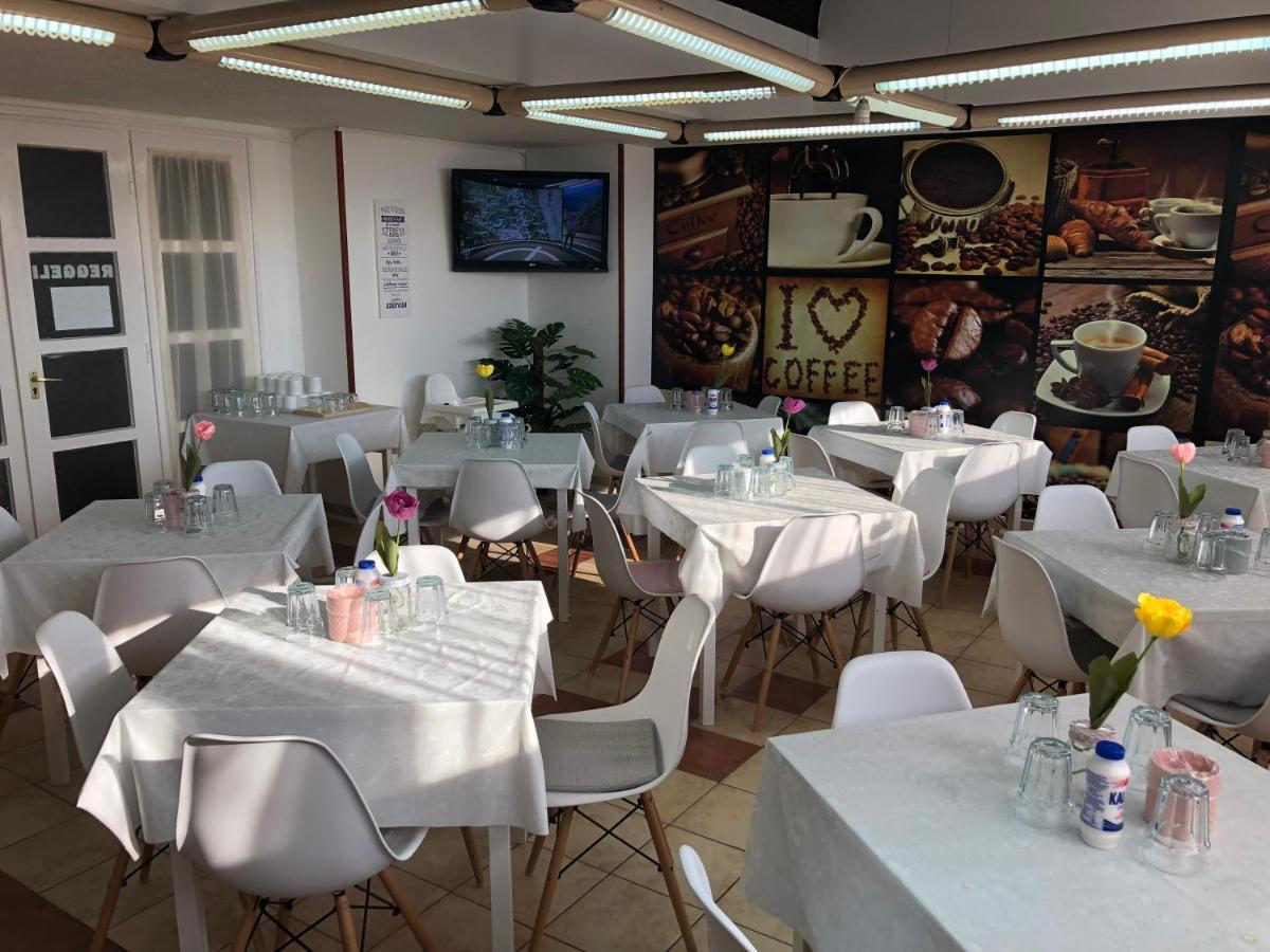 Hoforras Hotel Gyula Eksteriør bilde