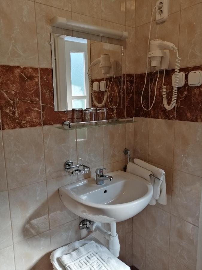 Hoforras Hotel Gyula Eksteriør bilde