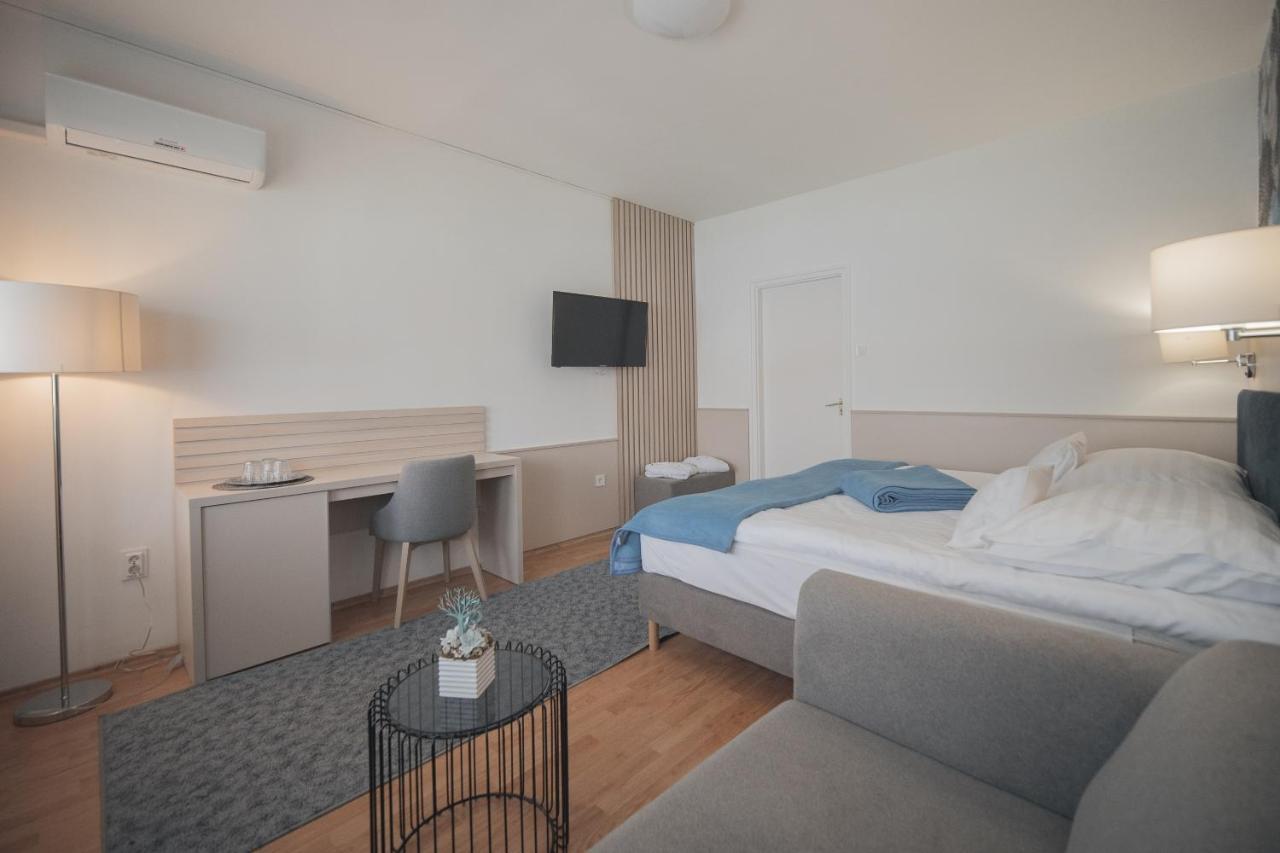 Hoforras Hotel Gyula Eksteriør bilde