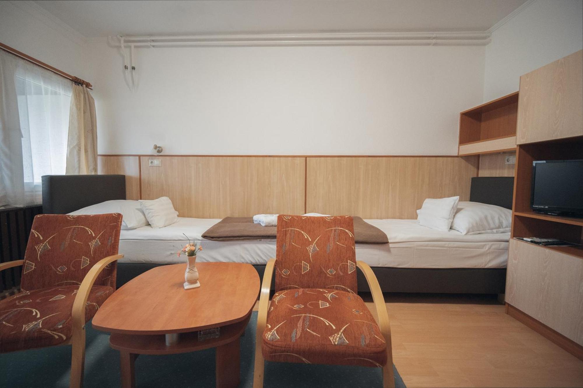 Hoforras Hotel Gyula Eksteriør bilde