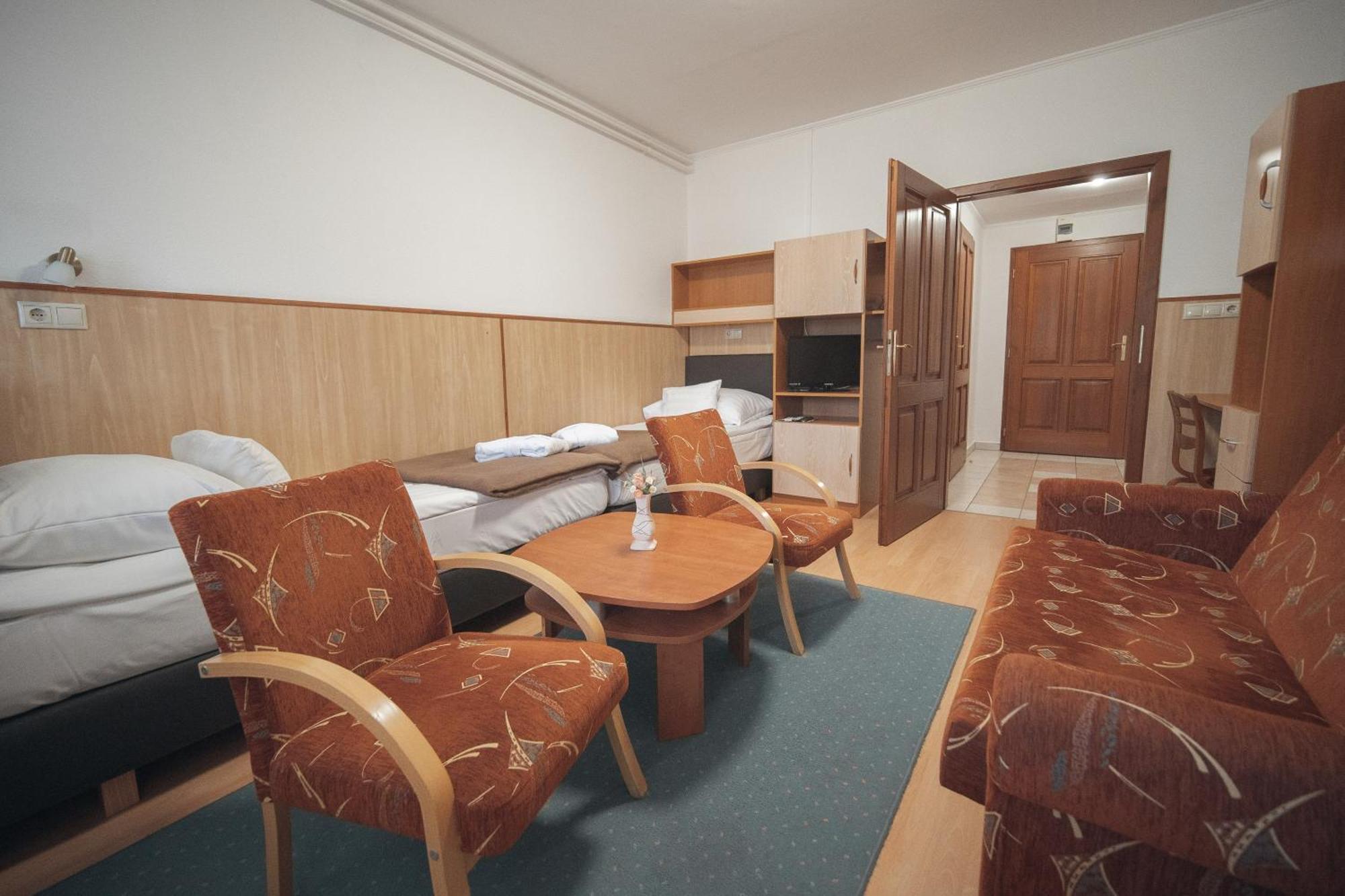 Hoforras Hotel Gyula Eksteriør bilde