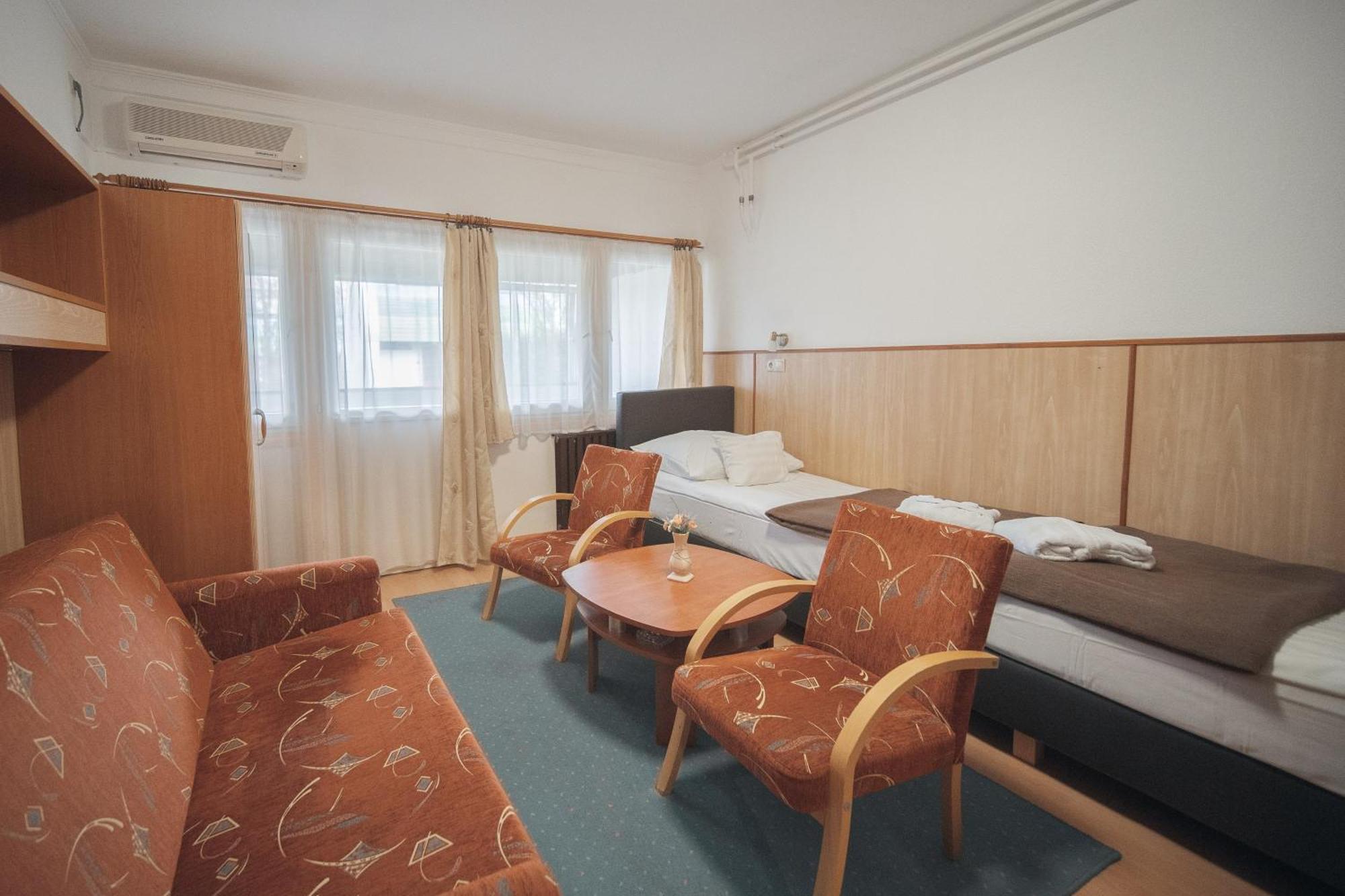 Hoforras Hotel Gyula Eksteriør bilde