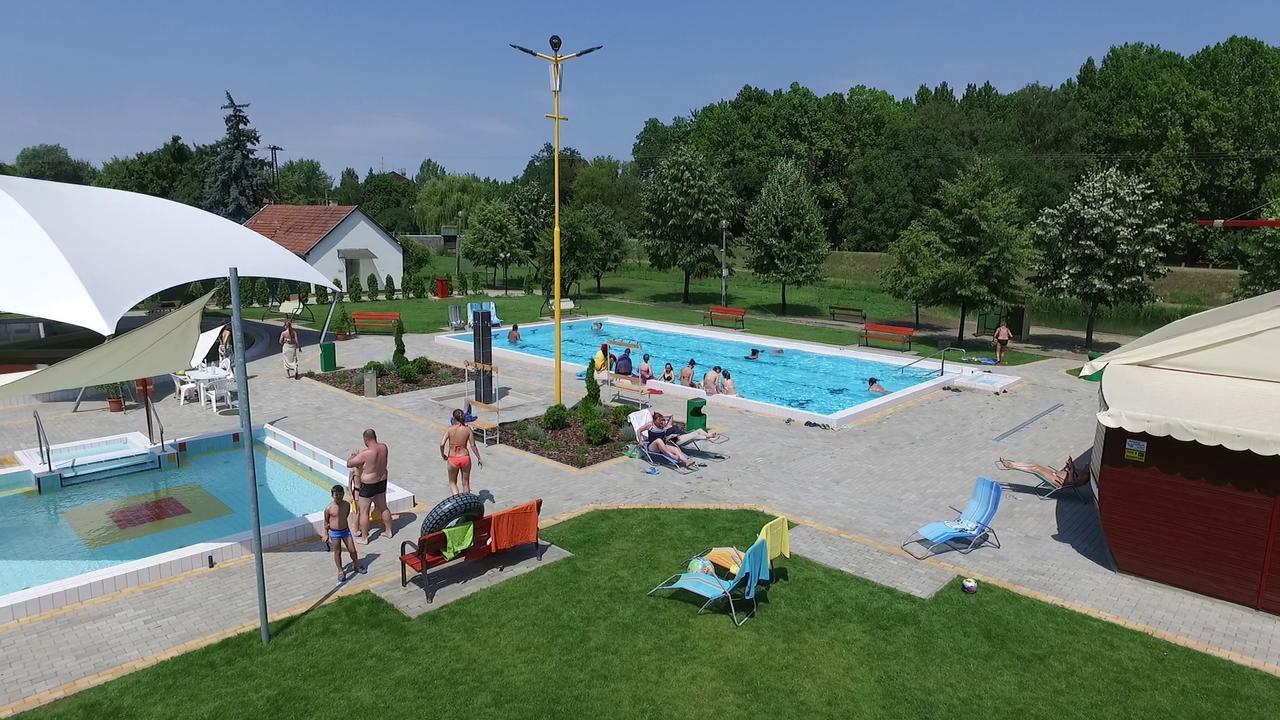 Hoforras Hotel Gyula Eksteriør bilde