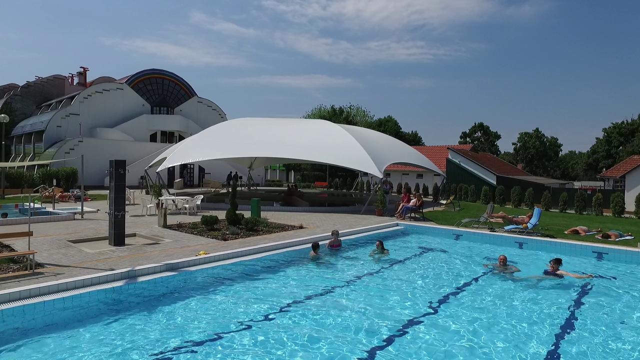 Hoforras Hotel Gyula Eksteriør bilde