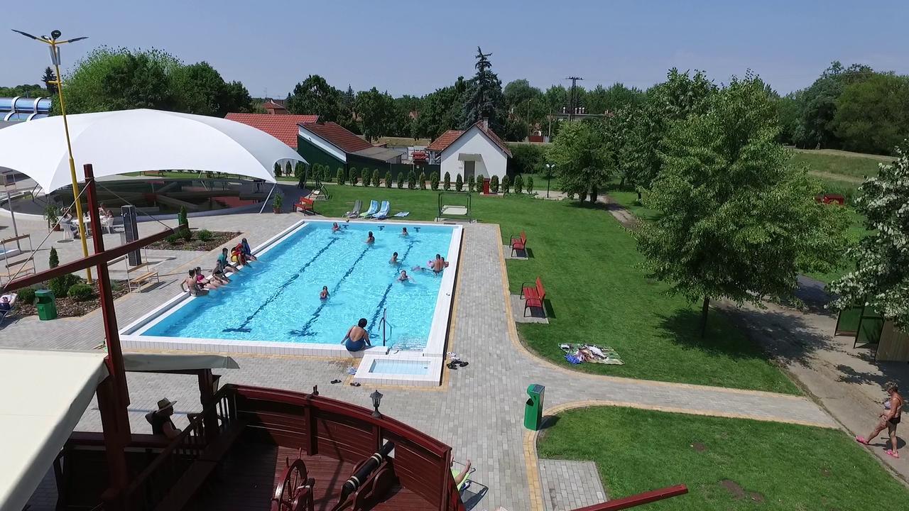 Hoforras Hotel Gyula Eksteriør bilde