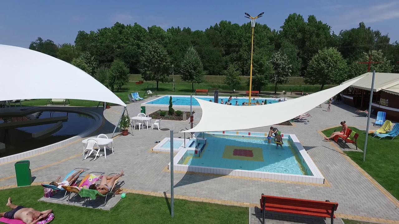 Hoforras Hotel Gyula Eksteriør bilde